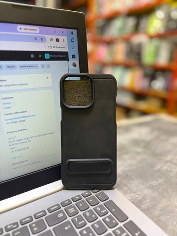 BLACK STAND SILICONE CASE