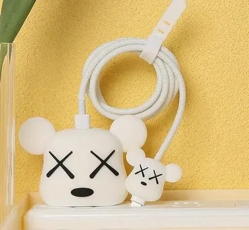 CUTE AUGEN BEAR CHARGER PROTECTION ( WHITE)