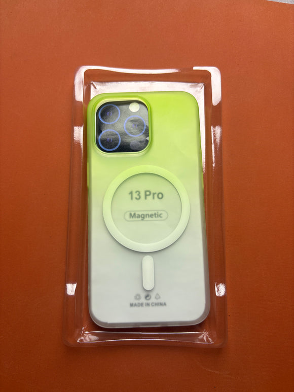 GREEN MAGSAFE SMOKE CASE 13 pro