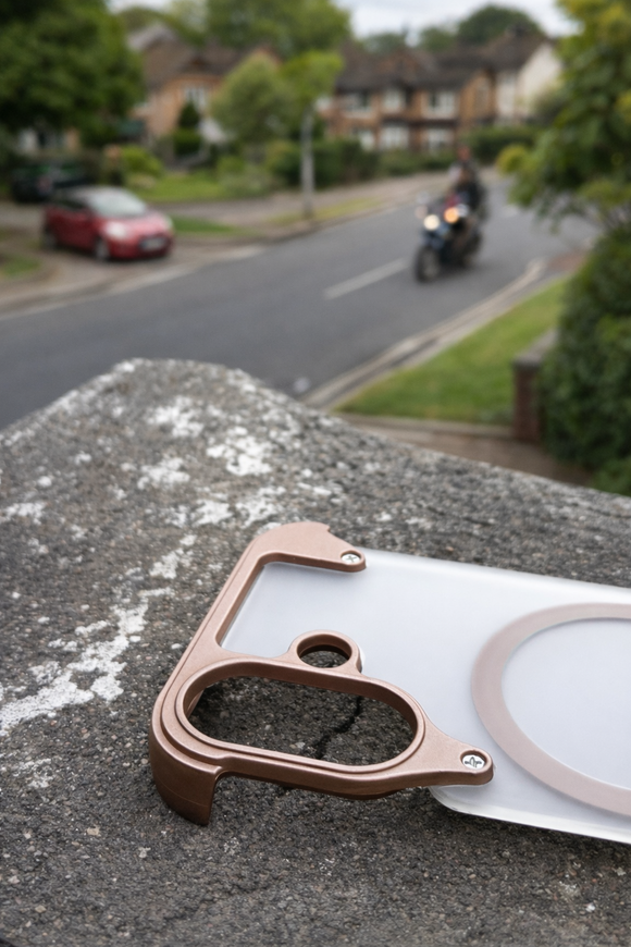 METAL SCREW CASE FOR IPHONES