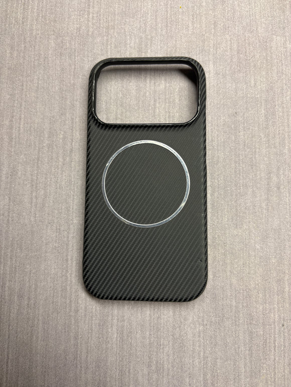 BLACK CARBON FIBER MAGSAFE CASE 17 pro