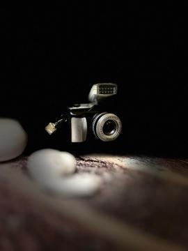 RETRO CAMERA AIRPODS CASE