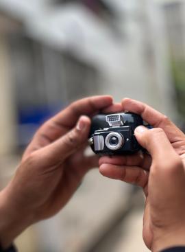 RETRO CAMERA AIRPODS CASE