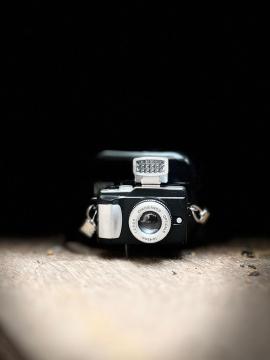 RETRO CAMERA AIRPODS CASE
